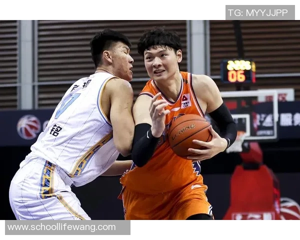 王哲林的篮球之路:从青涩少年到CBA明星的成长历程与未来展望 王哲林的篮球之路:从青涩少年到CBA明星的成长历程与未来展望