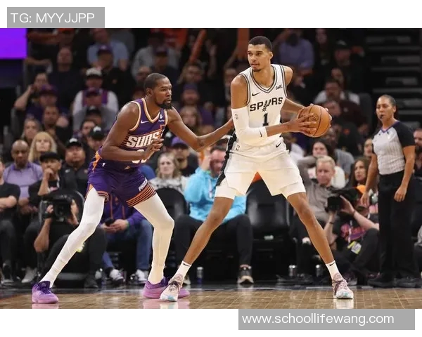 文班亚马新秀赛季表现抢眼场均20分10篮板3盖帽遥遥领先