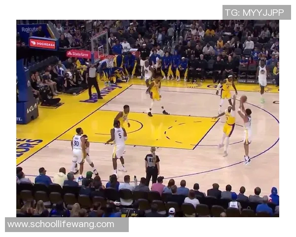 湖人勇士季前赛对决回顾精彩瞬间与球员表现分析