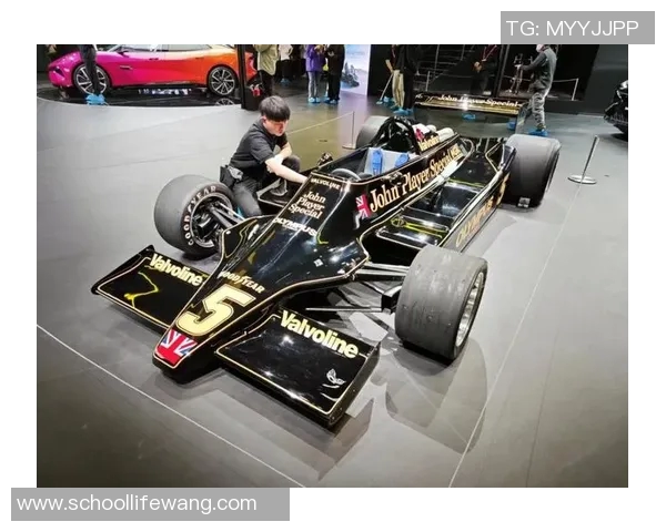 斯皮德的传奇旅程:从速度之王到赛车文化的引领者 斯皮德的传奇旅程:从速度之王到赛车文化的引领者