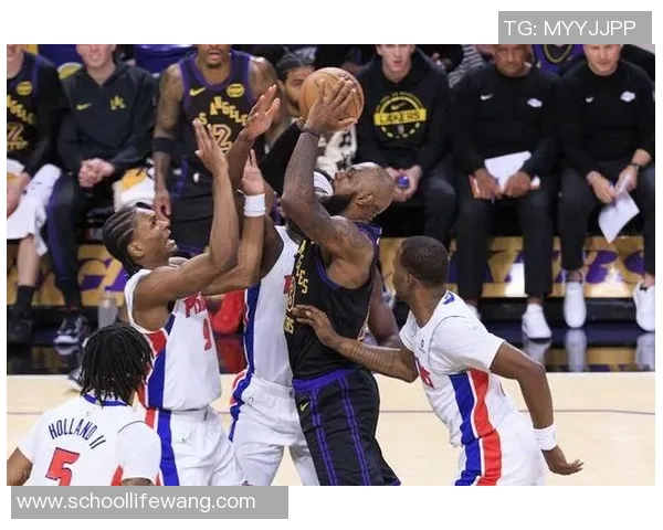 活塞与湖人总冠军对决历史回顾及精彩瞬间分析